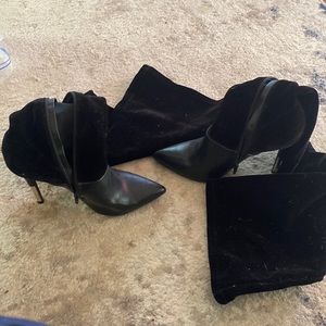 Never worn shoe dazzle thigh boots. 8. Priced to go!